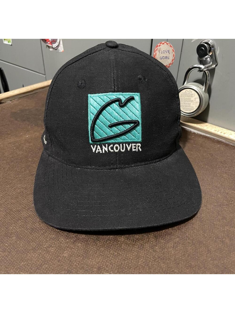 Sports Specialties 90s Vancouver Grizzlies G velcro strap